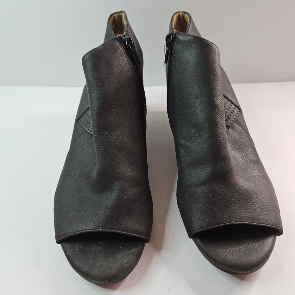 Naturalizer Booties open toe black size 7
